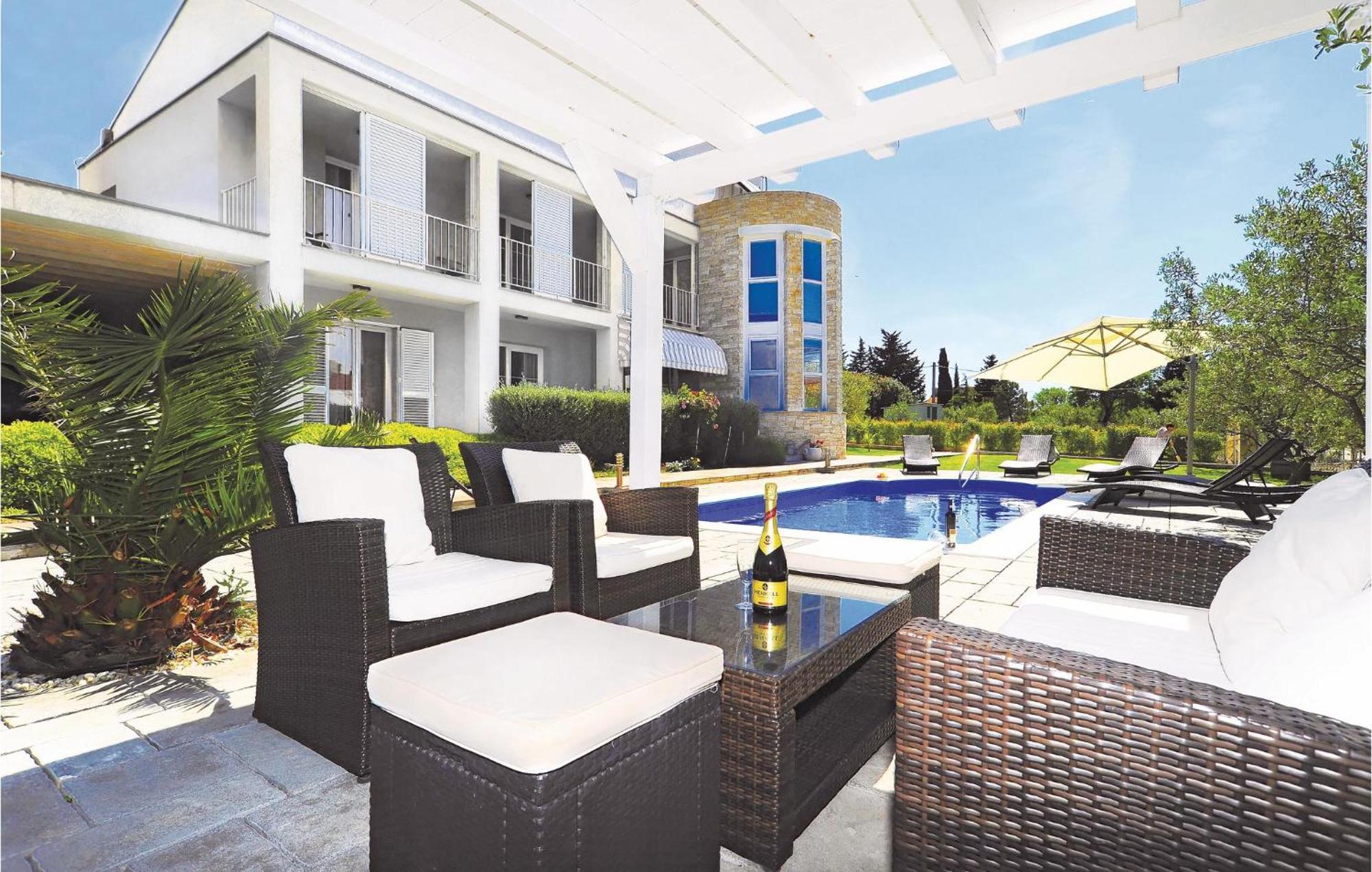 5 Bedroom Amazing Home In Debeljak Exterior foto