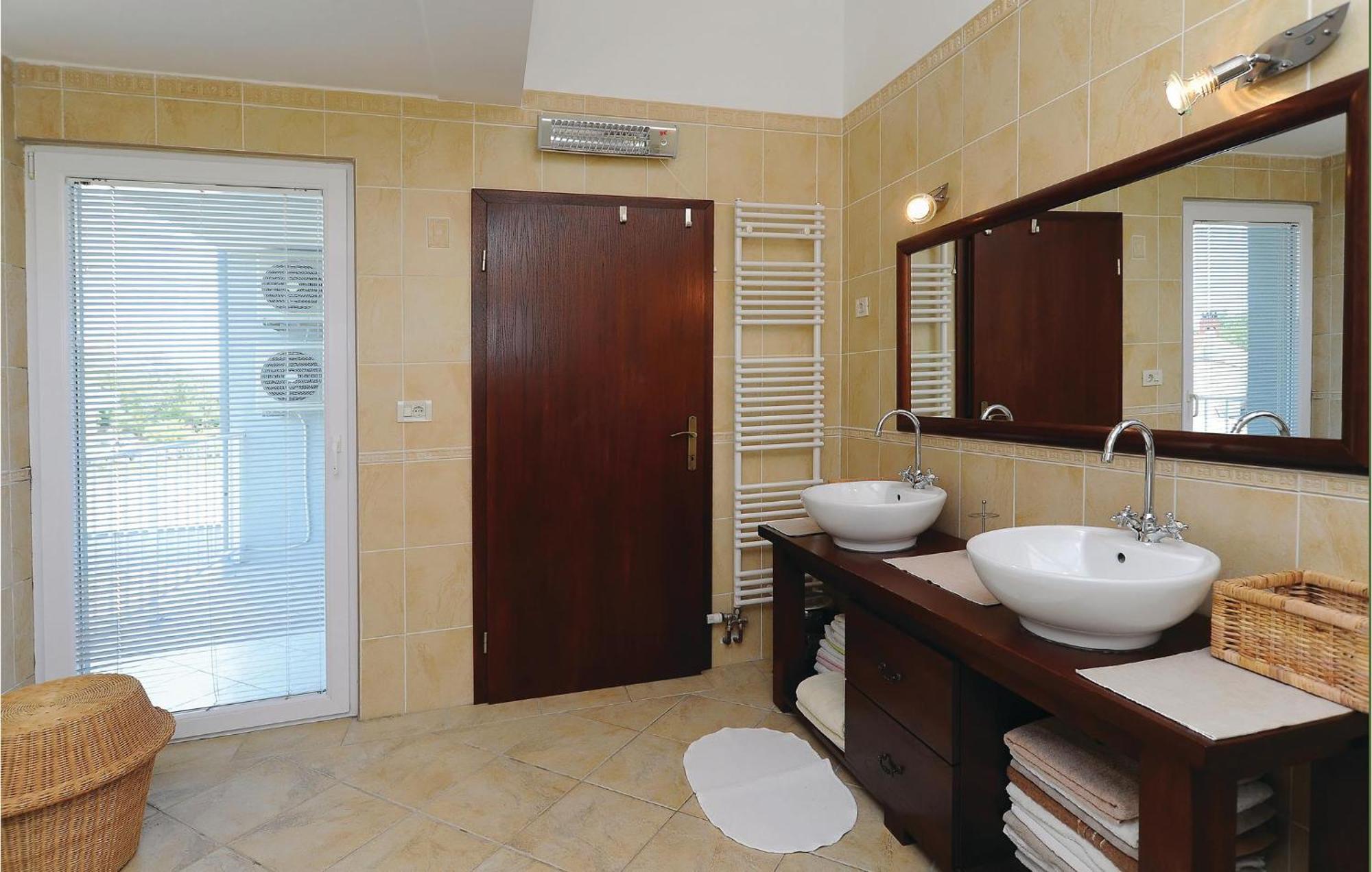 5 Bedroom Amazing Home In Debeljak Exterior foto